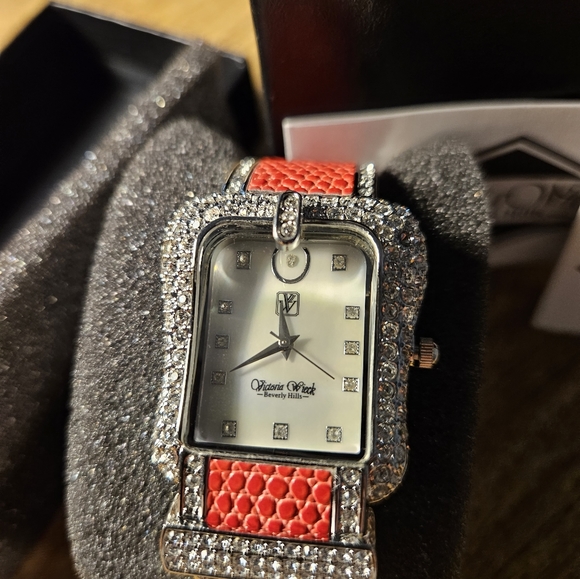 Victoria Wieck Bangle Watch - Picture 7 of 12